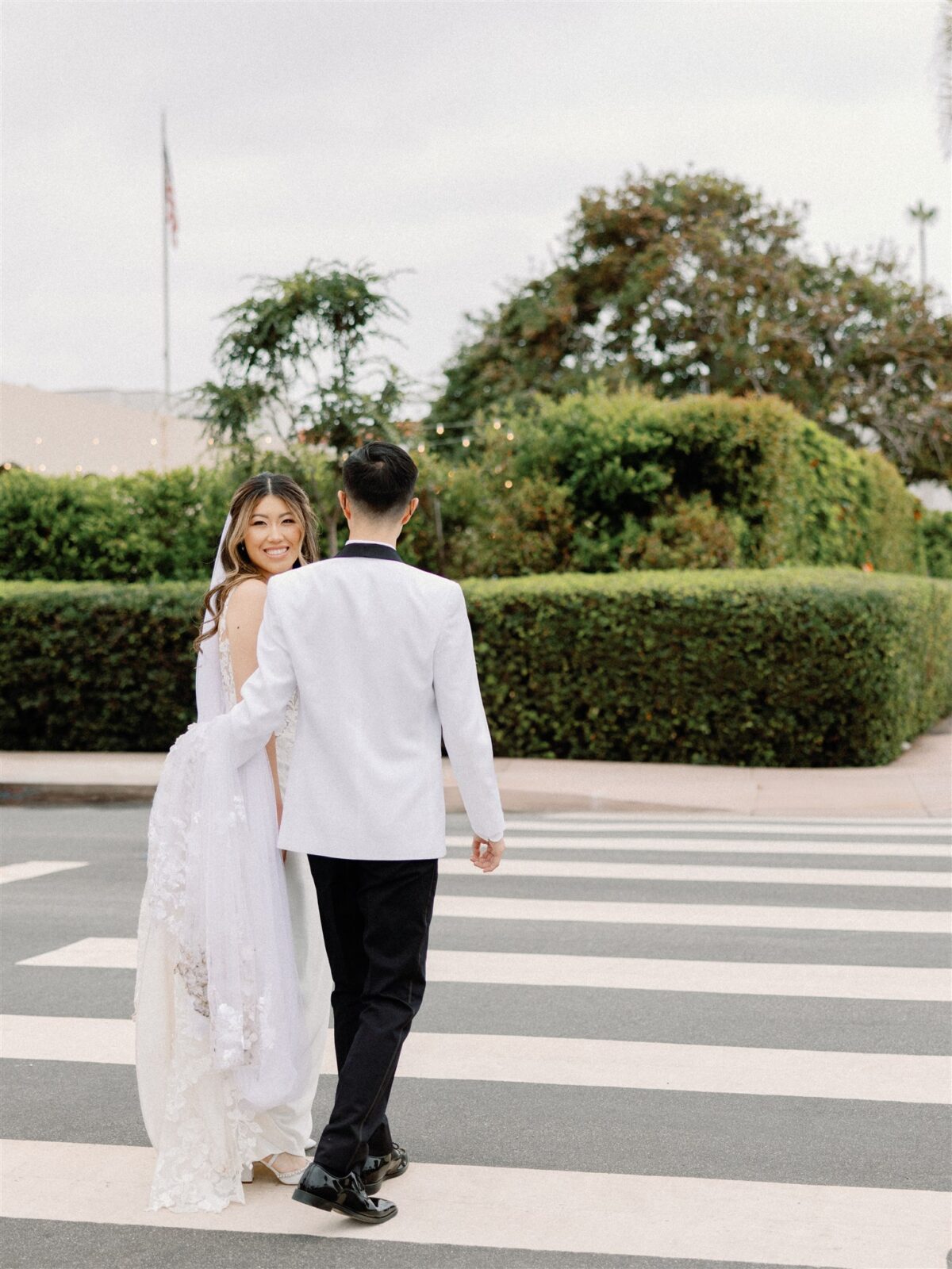 bride and groom walking at La Jolla Women's Club