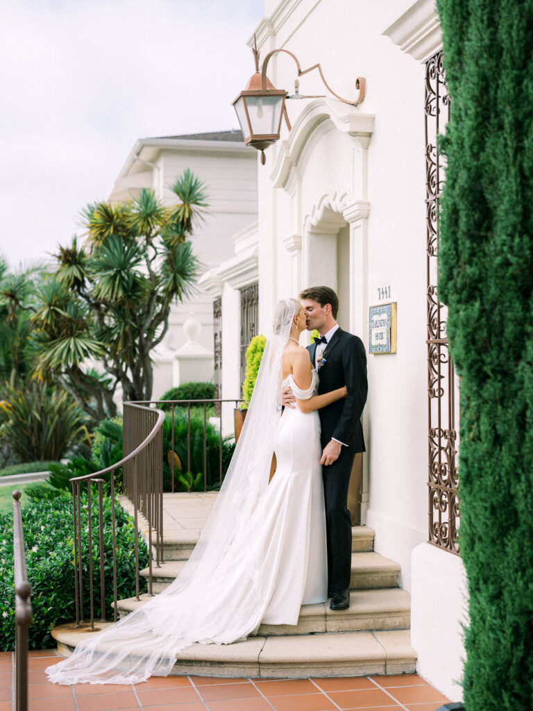 Bride and groom photos at the Darlington house