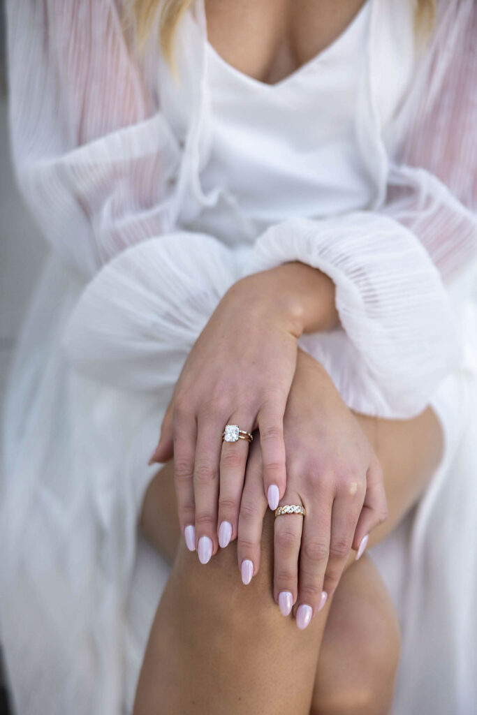 Bride with hands on her knees. 