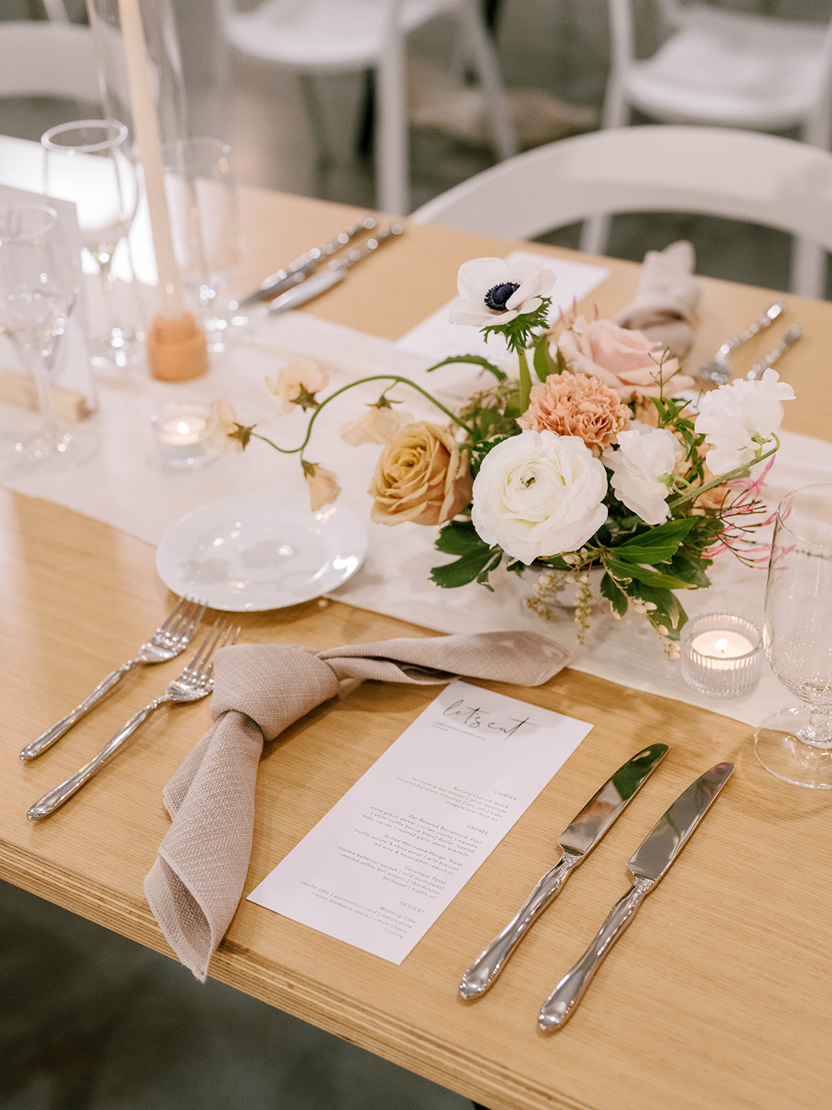 white, pink and peach centerpiece